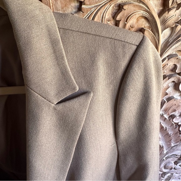 Express Beige Jacket - Picture 3 of 5